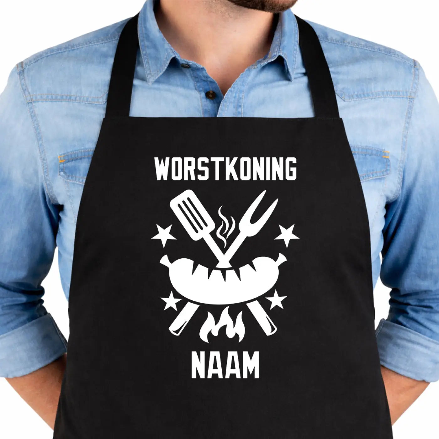 Zwart bbq schort met witte worstkoning tekst en gepersonaliseerde naam voor barbecue liefhebbers