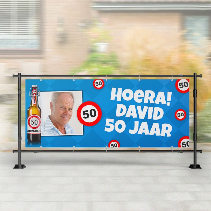 Spandoek Abraham | Abraham blauwe ruit met verkeersborden – Kleurmedia®