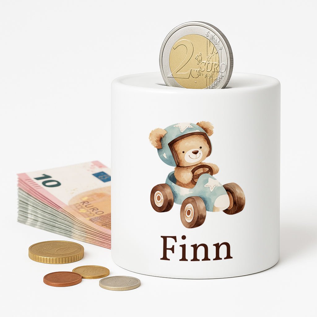Spaarpot: Spaarpot met naam -  Beertje met auto (keramische spaarpot) – Kleurmedia®
