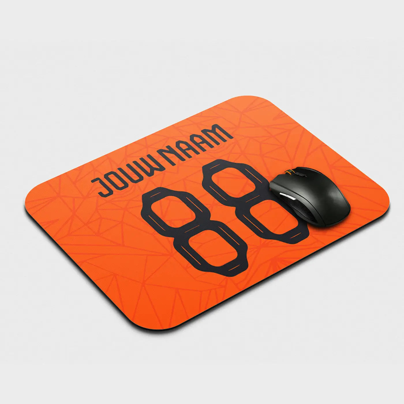 Vibrante oranje nederland oranje voetbal muismat met zwarte 88 cijfers en geometrisch patroon met jouw naam placeholder