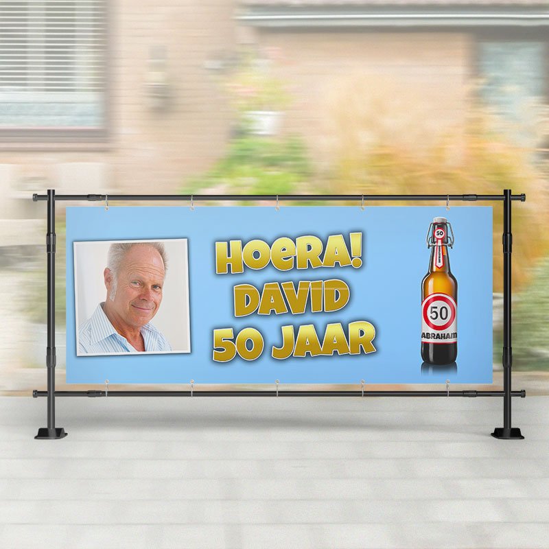 Spandoek Abraham | Abraham Licht blauw met bier – Kleurmedia®