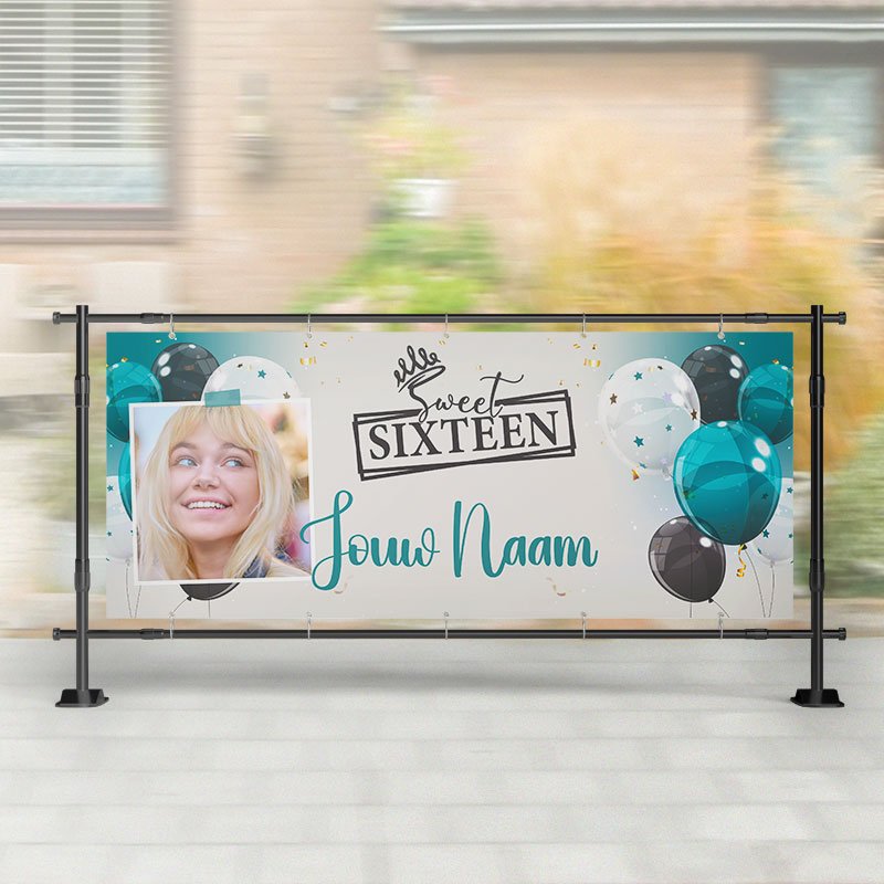 Spandoek Sweet Sixteen - Blauw Wit Zwart ballonnen - Spandoek 16 Jaar – Kleurmedia®